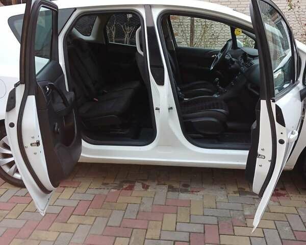 Білий Опель Меріва, об'ємом двигуна 1.63 л та пробігом 108 тис. км за 9000 $, фото 5 на Automoto.ua