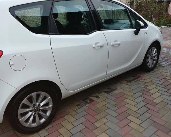 Білий Опель Меріва, об'ємом двигуна 1.63 л та пробігом 108 тис. км за 9000 $, фото 6 на Automoto.ua