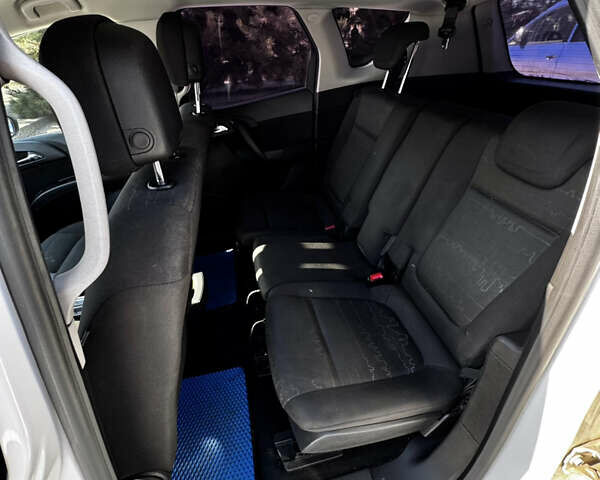Белый Опель Мерива, объемом двигателя 1.6 л и пробегом 250 тыс. км за 8300 $, фото 7 на Automoto.ua