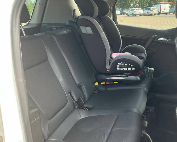 Білий Опель Меріва, об'ємом двигуна 1.6 л та пробігом 118 тис. км за 7900 $, фото 4 на Automoto.ua