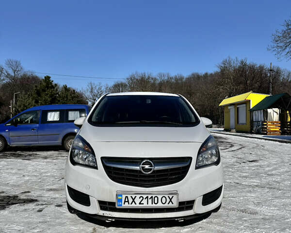 Белый Опель Мерива, объемом двигателя 1.6 л и пробегом 250 тыс. км за 8300 $, фото 3 на Automoto.ua