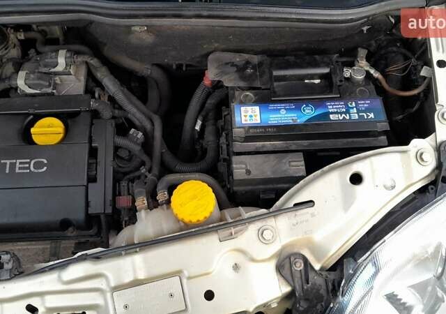 Бежевый Опель Мерива, объемом двигателя 1.6 л и пробегом 189 тыс. км за 5000 $, фото 24 на Automoto.ua