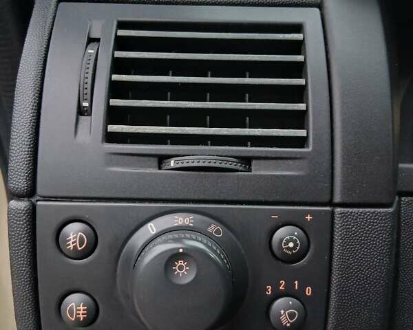 Бежевый Опель Мерива, объемом двигателя 1.6 л и пробегом 206 тыс. км за 4350 $, фото 35 на Automoto.ua