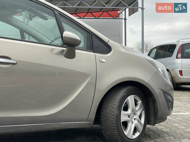 Бежевый Опель Мерива, объемом двигателя 1.69 л и пробегом 207 тыс. км за 7350 $, фото 3 на Automoto.ua