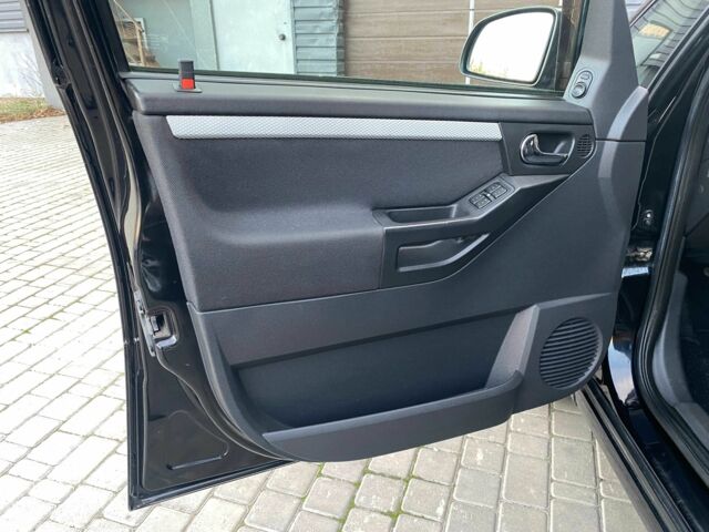 Черный Опель Мерива, объемом двигателя 1.8 л и пробегом 260 тыс. км за 5800 $, фото 18 на Automoto.ua