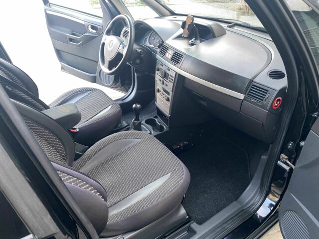 Черный Опель Мерива, объемом двигателя 1.8 л и пробегом 260 тыс. км за 5800 $, фото 12 на Automoto.ua