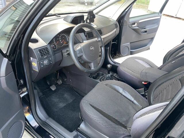 Черный Опель Мерива, объемом двигателя 1.8 л и пробегом 260 тыс. км за 5800 $, фото 10 на Automoto.ua