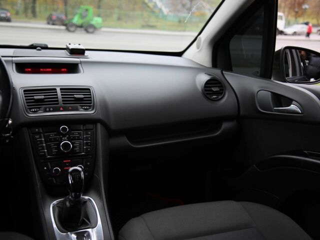 Черный Опель Мерива, объемом двигателя 1.4 л и пробегом 233 тыс. км за 5600 $, фото 12 на Automoto.ua