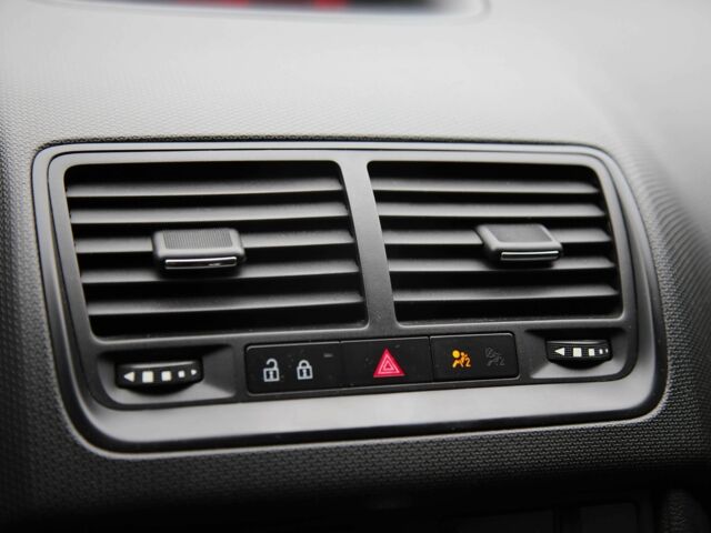 Черный Опель Мерива, объемом двигателя 1.4 л и пробегом 233 тыс. км за 5600 $, фото 16 на Automoto.ua