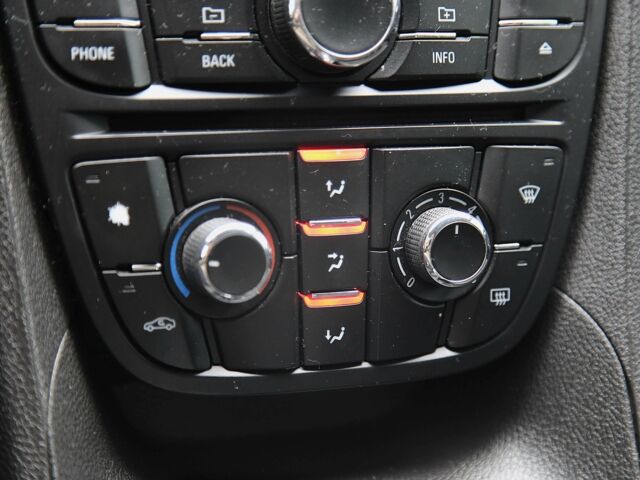 Черный Опель Мерива, объемом двигателя 1.4 л и пробегом 233 тыс. км за 5600 $, фото 18 на Automoto.ua