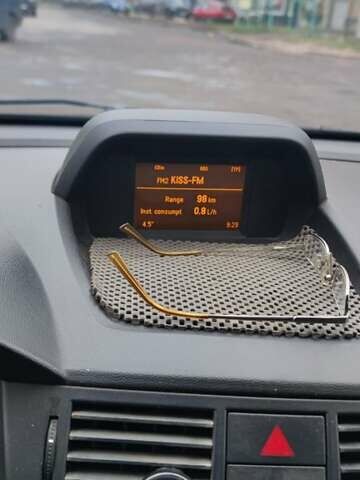 Черный Опель Мерива, объемом двигателя 1.6 л и пробегом 240 тыс. км за 3550 $, фото 11 на Automoto.ua