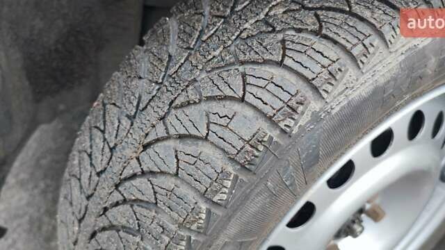 Черный Опель Мерива, объемом двигателя 1.6 л и пробегом 240 тыс. км за 3550 $, фото 8 на Automoto.ua