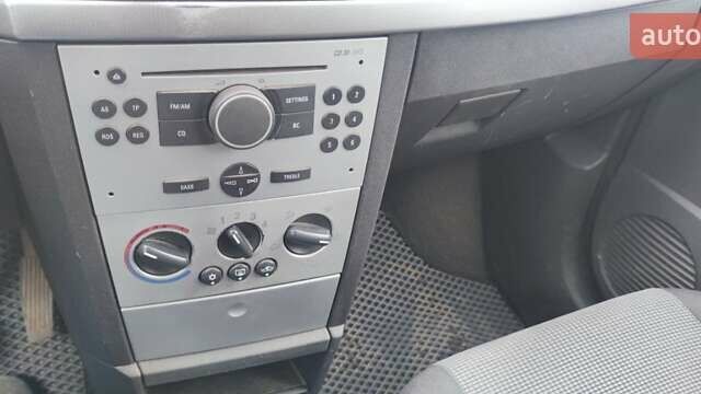 Черный Опель Мерива, объемом двигателя 1.6 л и пробегом 240 тыс. км за 3550 $, фото 9 на Automoto.ua