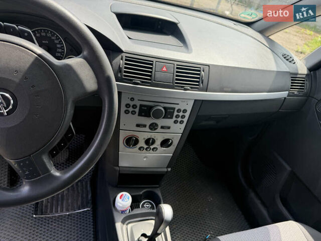 Черный Опель Мерива, объемом двигателя 1.6 л и пробегом 157 тыс. км за 3600 $, фото 10 на Automoto.ua