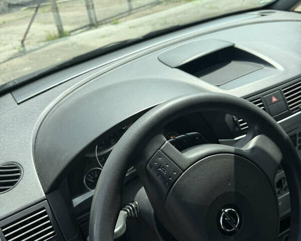 Черный Опель Мерива, объемом двигателя 1.6 л и пробегом 157 тыс. км за 3600 $, фото 5 на Automoto.ua