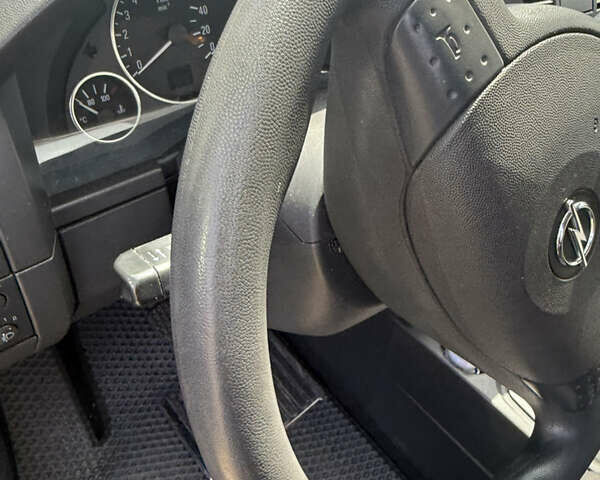 Черный Опель Мерива, объемом двигателя 1.6 л и пробегом 157 тыс. км за 3600 $, фото 12 на Automoto.ua