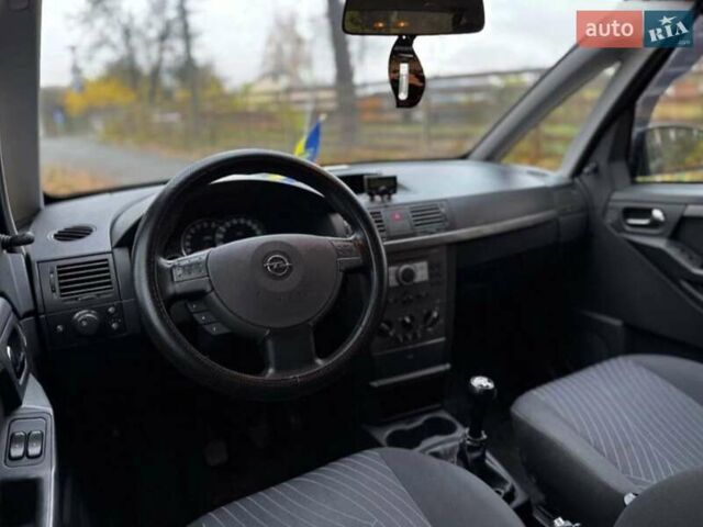 Черный Опель Мерива, объемом двигателя 1.6 л и пробегом 262 тыс. км за 4100 $, фото 12 на Automoto.ua