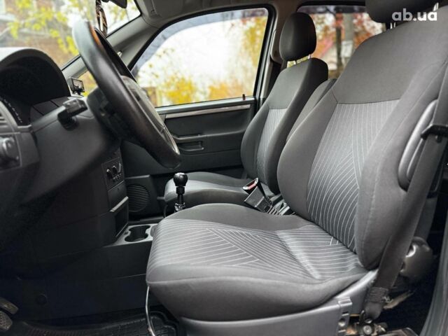Черный Опель Мерива, объемом двигателя 1.6 л и пробегом 262 тыс. км за 4740 $, фото 22 на Automoto.ua