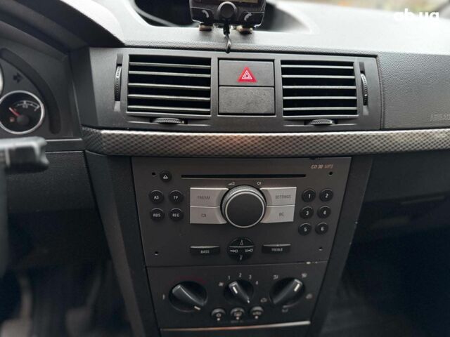 Черный Опель Мерива, объемом двигателя 1.6 л и пробегом 262 тыс. км за 4740 $, фото 28 на Automoto.ua