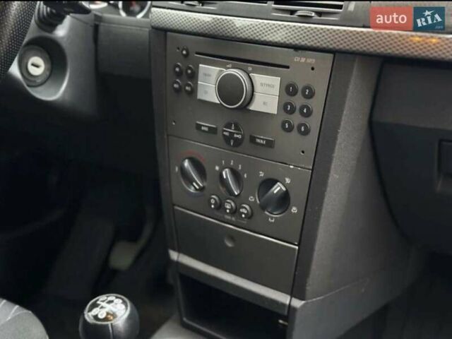 Черный Опель Мерива, объемом двигателя 1.6 л и пробегом 262 тыс. км за 4100 $, фото 14 на Automoto.ua