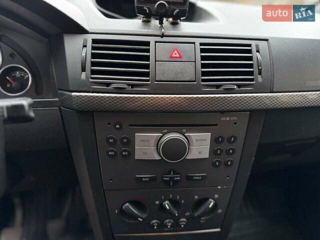 Черный Опель Мерива, объемом двигателя 1.6 л и пробегом 262 тыс. км за 4740 $, фото 30 на Automoto.ua