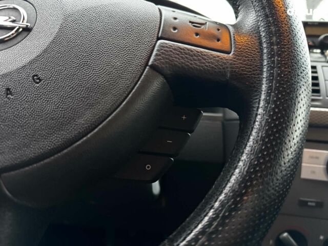 Черный Опель Мерива, объемом двигателя 1.6 л и пробегом 262 тыс. км за 4740 $, фото 26 на Automoto.ua