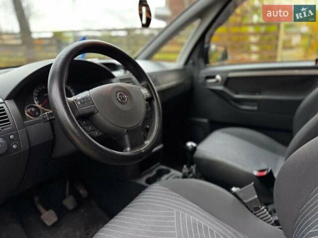 Черный Опель Мерива, объемом двигателя 1.6 л и пробегом 262 тыс. км за 4100 $, фото 10 на Automoto.ua