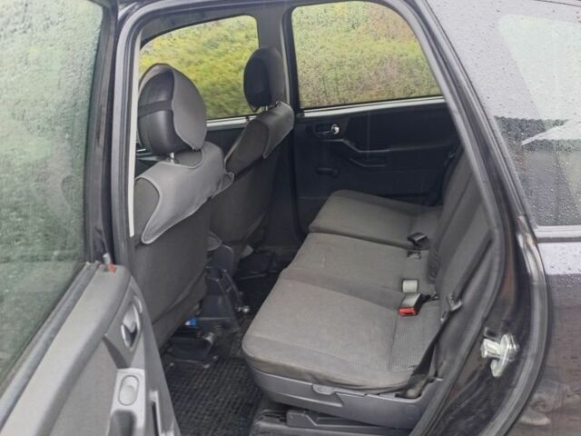 Черный Опель Мерива, объемом двигателя 1.6 л и пробегом 204 тыс. км за 3800 $, фото 4 на Automoto.ua