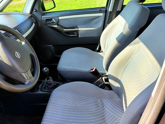 Черный Опель Мерива, объемом двигателя 1.4 л и пробегом 184 тыс. км за 5000 $, фото 8 на Automoto.ua