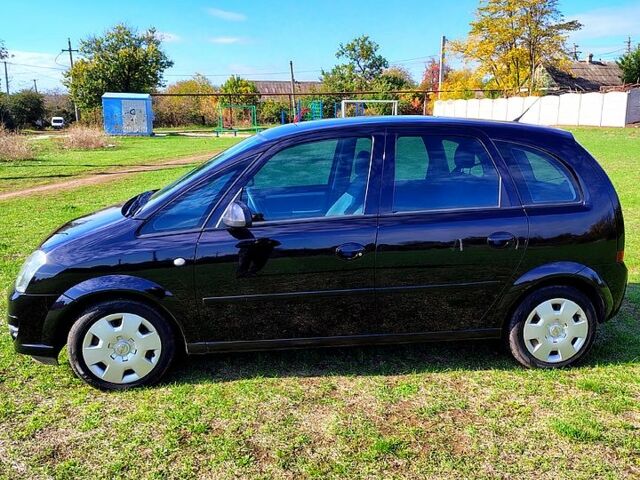 Черный Опель Мерива, объемом двигателя 1.4 л и пробегом 184 тыс. км за 5000 $, фото 3 на Automoto.ua