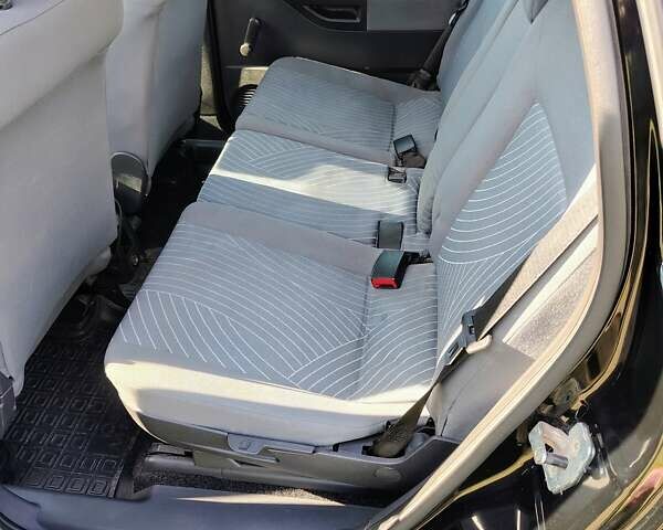 Черный Опель Мерива, объемом двигателя 1.36 л и пробегом 184 тыс. км за 5000 $, фото 6 на Automoto.ua