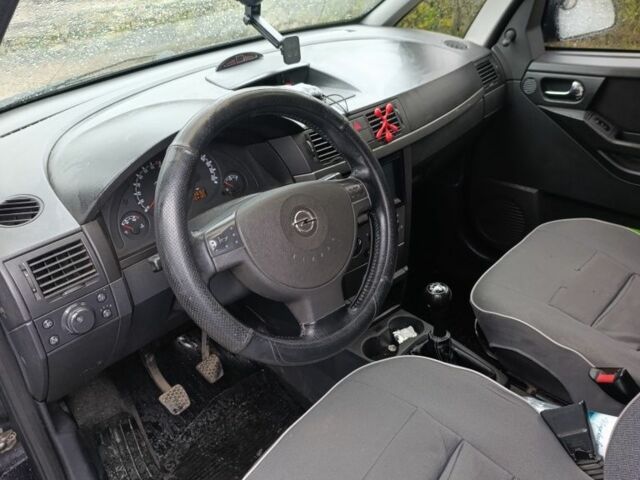 Черный Опель Мерива, объемом двигателя 1.6 л и пробегом 204 тыс. км за 3800 $, фото 3 на Automoto.ua