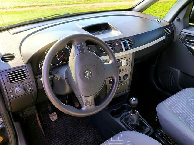 Черный Опель Мерива, объемом двигателя 1.4 л и пробегом 184 тыс. км за 5000 $, фото 11 на Automoto.ua