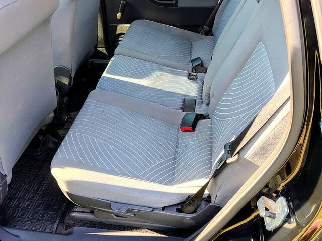 Черный Опель Мерива, объемом двигателя 1.4 л и пробегом 184 тыс. км за 5000 $, фото 7 на Automoto.ua