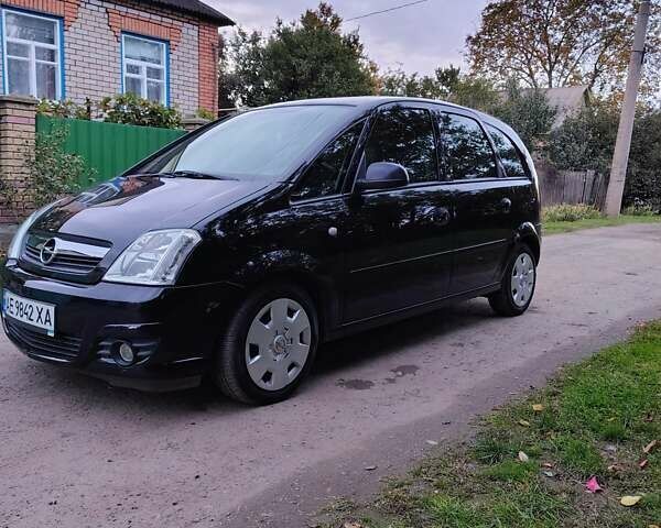 Черный Опель Мерива, объемом двигателя 1.36 л и пробегом 184 тыс. км за 5000 $, фото 2 на Automoto.ua