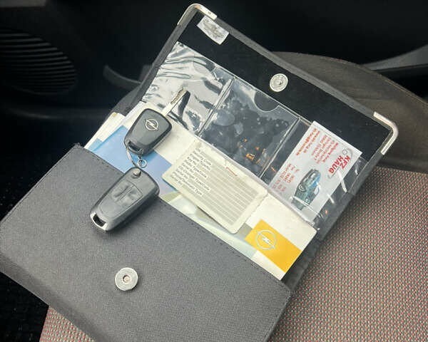 Чорний Опель Меріва, об'ємом двигуна 1.6 л та пробігом 247 тис. км за 3290 $, фото 18 на Automoto.ua