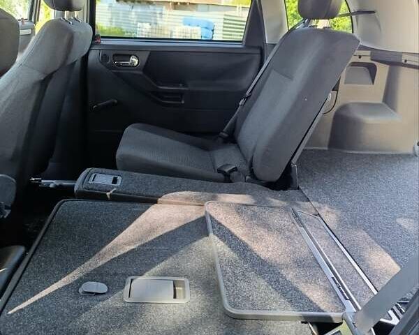 Черный Опель Мерива, объемом двигателя 1.6 л и пробегом 150 тыс. км за 5400 $, фото 20 на Automoto.ua