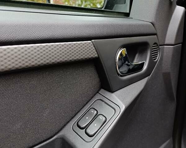 Черный Опель Мерива, объемом двигателя 1.6 л и пробегом 150 тыс. км за 5400 $, фото 15 на Automoto.ua