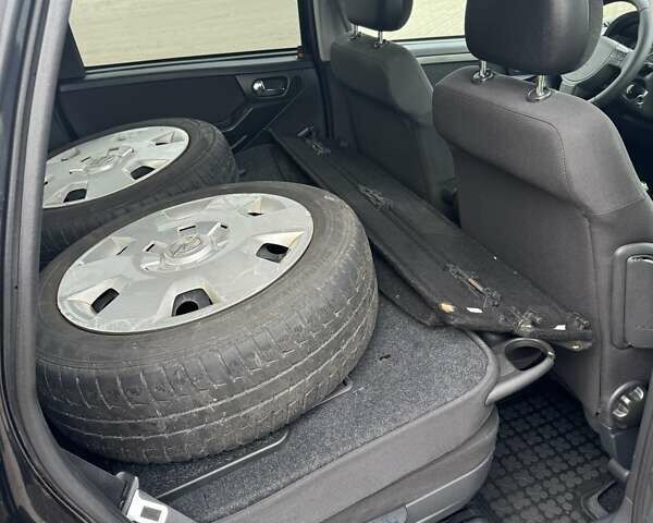 Черный Опель Мерива, объемом двигателя 1.6 л и пробегом 149 тыс. км за 4500 $, фото 14 на Automoto.ua