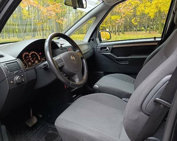 Черный Опель Мерива, объемом двигателя 1.6 л и пробегом 150 тыс. км за 5400 $, фото 14 на Automoto.ua