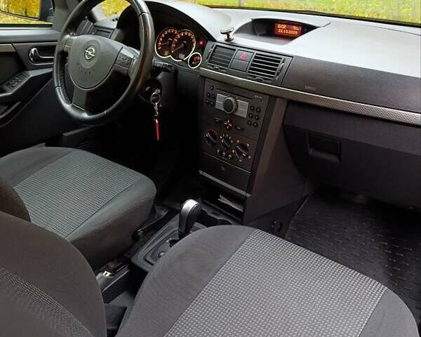 Черный Опель Мерива, объемом двигателя 1.6 л и пробегом 150 тыс. км за 5400 $, фото 16 на Automoto.ua