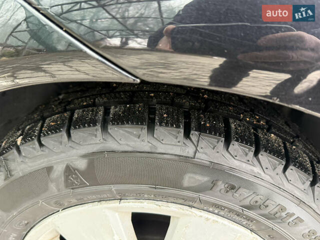 Черный Опель Мерива, объемом двигателя 1.6 л и пробегом 175 тыс. км за 4250 $, фото 20 на Automoto.ua