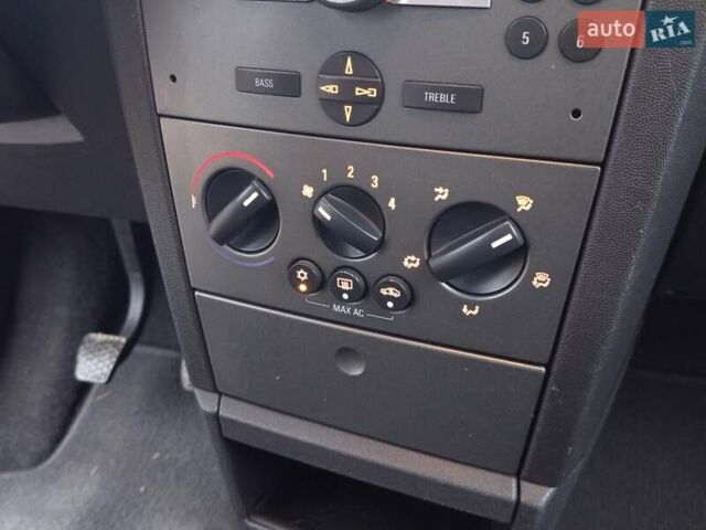 Черный Опель Мерива, объемом двигателя 1.6 л и пробегом 177 тыс. км за 4899 $, фото 21 на Automoto.ua