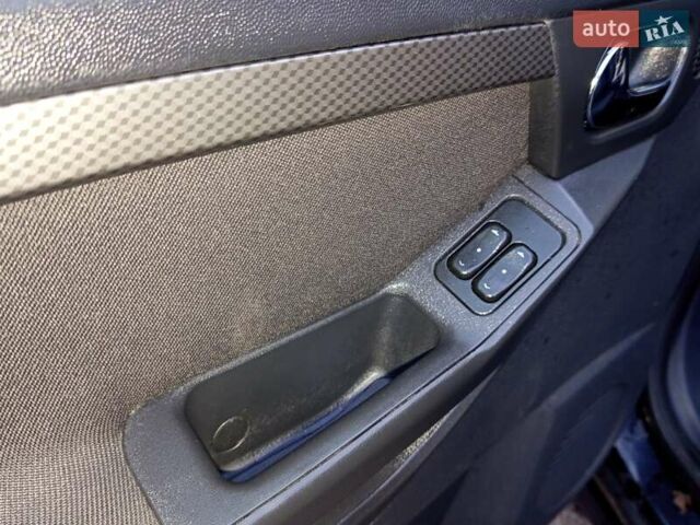 Черный Опель Мерива, объемом двигателя 1.6 л и пробегом 177 тыс. км за 4899 $, фото 13 на Automoto.ua