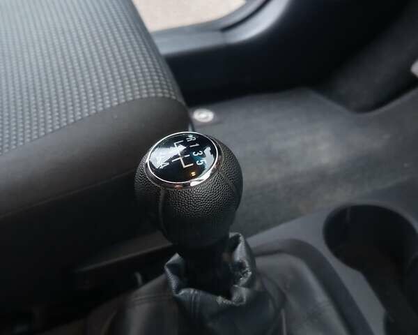 Черный Опель Мерива, объемом двигателя 1.6 л и пробегом 177 тыс. км за 4899 $, фото 23 на Automoto.ua