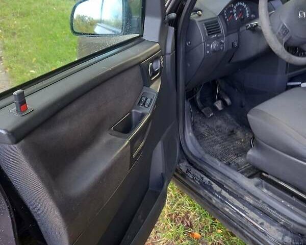 Черный Опель Мерива, объемом двигателя 1.6 л и пробегом 145 тыс. км за 2350 $, фото 4 на Automoto.ua