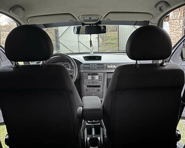 Черный Опель Мерива, объемом двигателя 1.6 л и пробегом 158 тыс. км за 4500 $, фото 21 на Automoto.ua