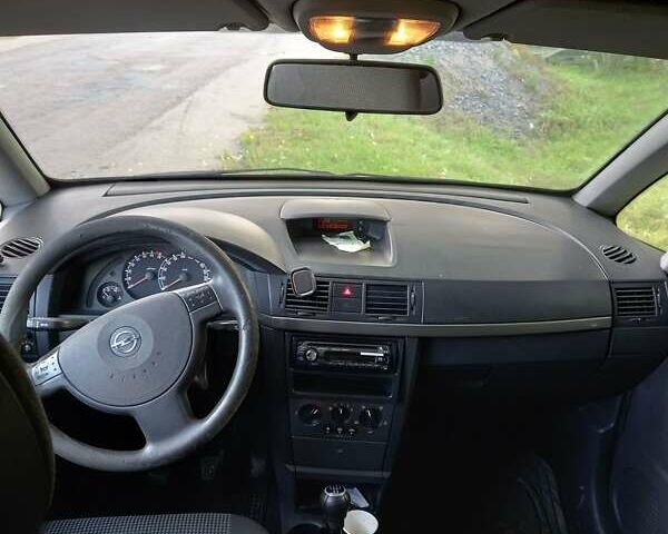 Черный Опель Мерива, объемом двигателя 1.6 л и пробегом 145 тыс. км за 2350 $, фото 7 на Automoto.ua