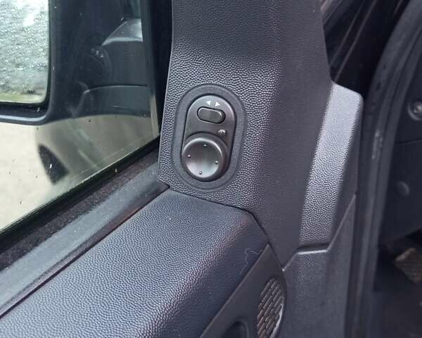 Черный Опель Мерива, объемом двигателя 1.6 л и пробегом 177 тыс. км за 4899 $, фото 15 на Automoto.ua