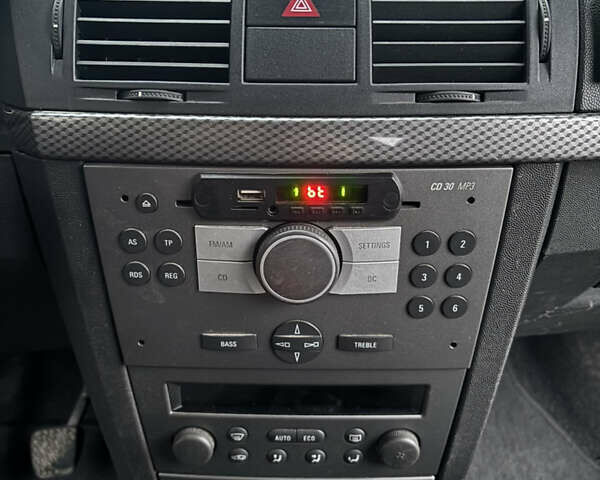 Черный Опель Мерива, объемом двигателя 1.6 л и пробегом 158 тыс. км за 4500 $, фото 22 на Automoto.ua